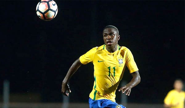 Vinícius, durante un encuentro con Brasil.