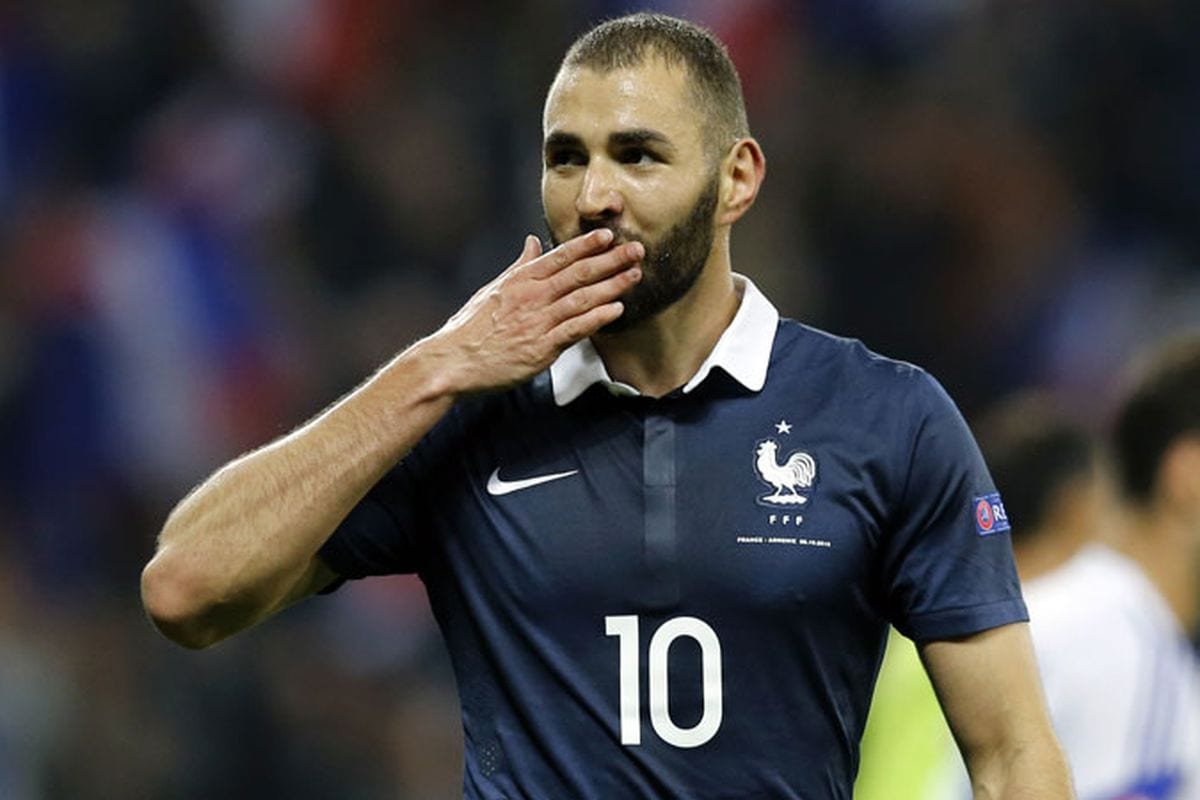 Karim Benzema celebra un gol con la Selección Francesa