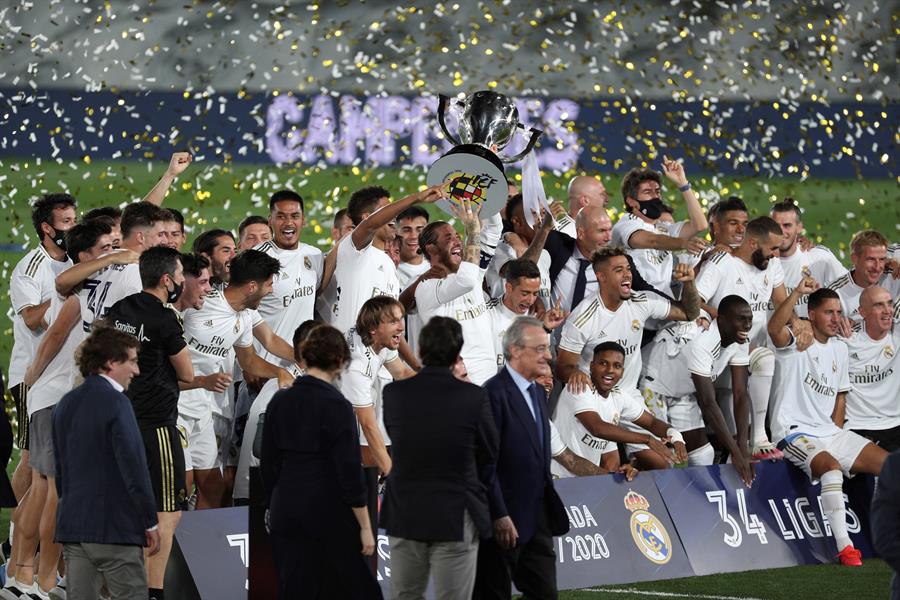 El Real Madrid celebra el título de Liga.