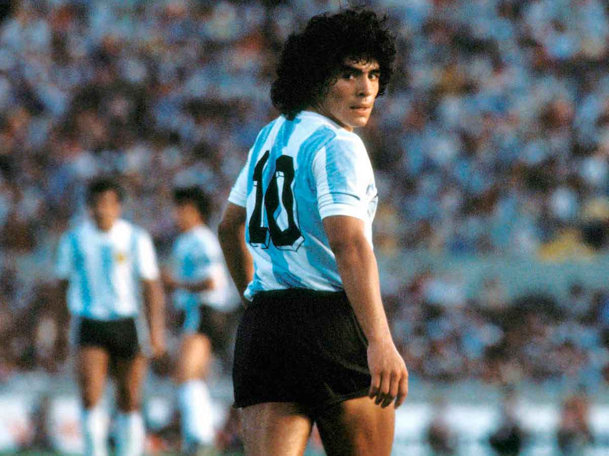 Maradona en nuestras plumas
