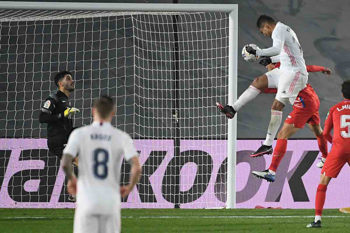 Real Madrid, 2 - Granada, 0: Victoria en las trincheras