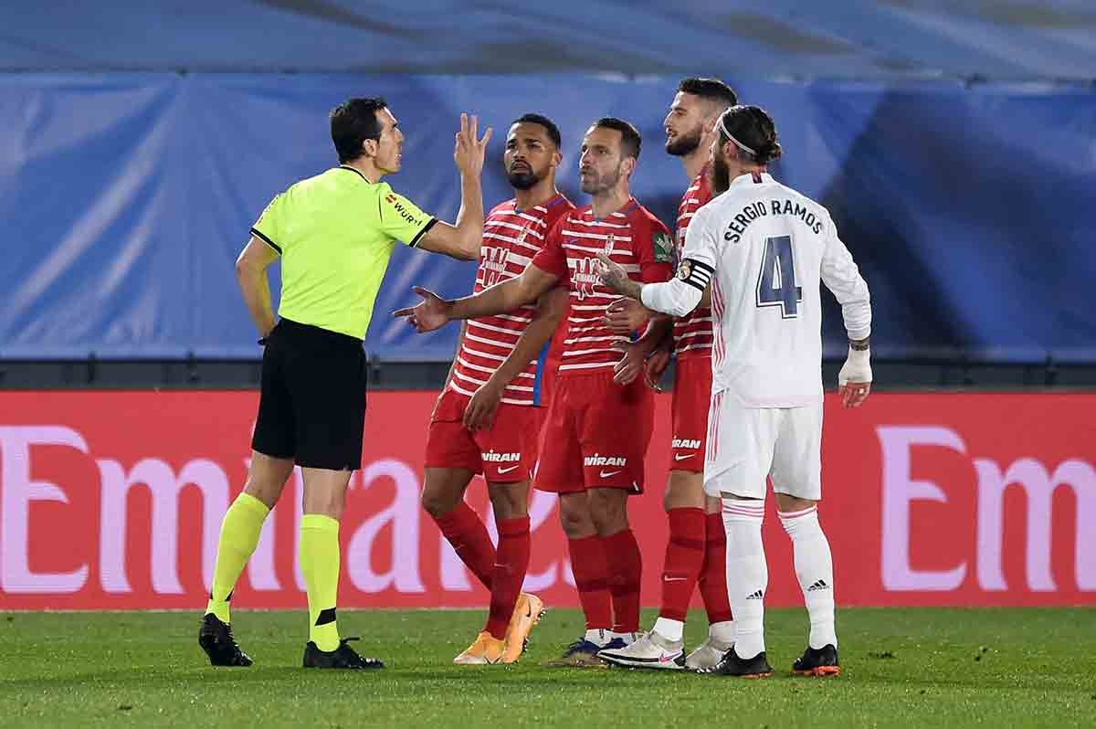 Martínez Munuera en el Real Madrid - Granada