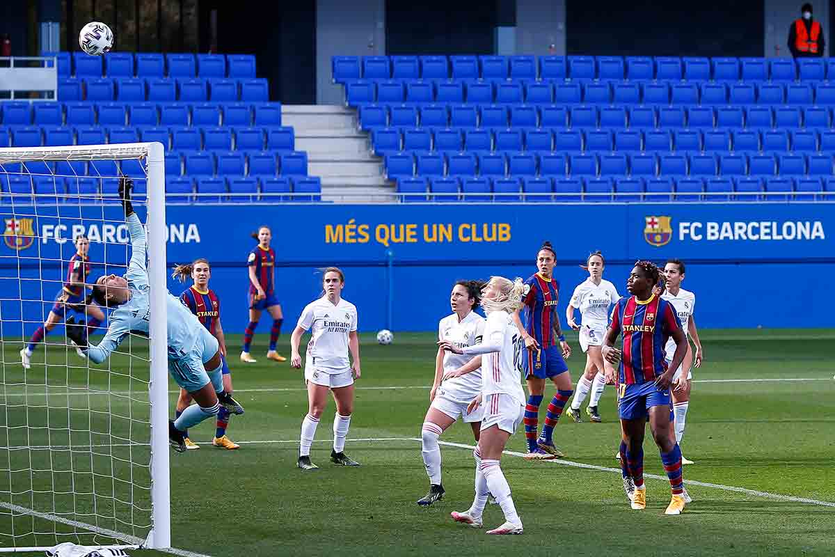 Crónica del F. C.  Barcelona, 4 - Real Madrid, 1