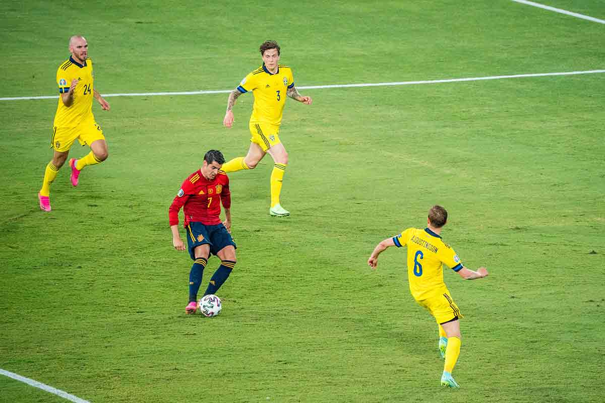 Morata, Pedri, Vinícius y el cortacésped