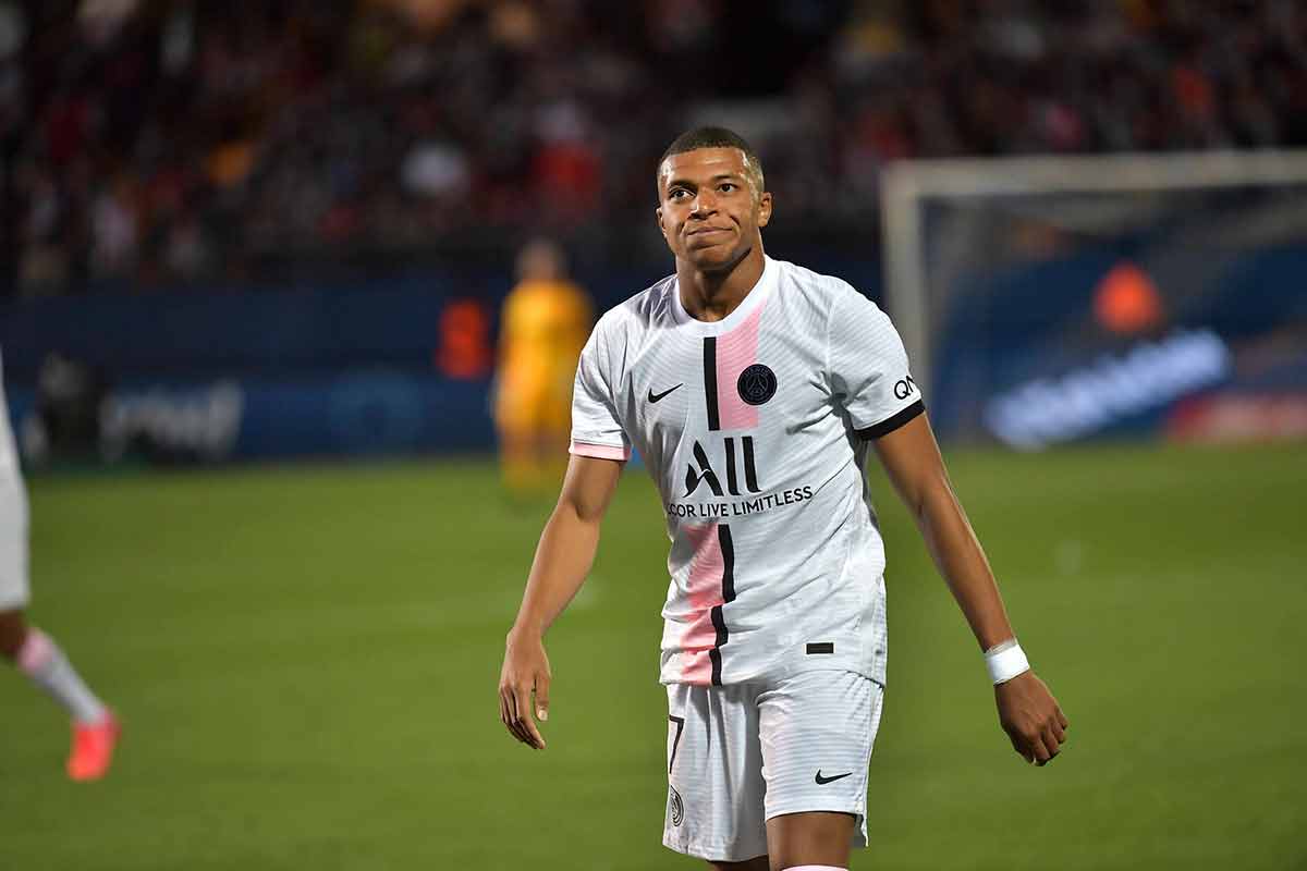 Mbappé, lejos ahora del Real Madrid