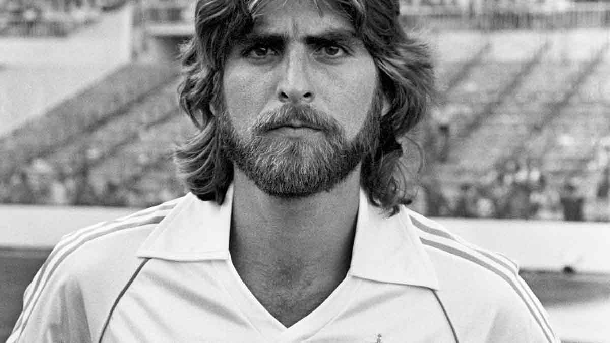 Juan José, lateral por derecho