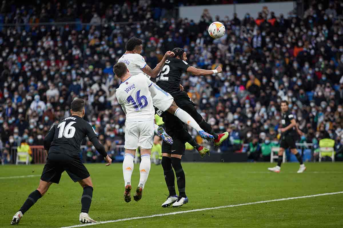 Real Madrid, 2 - Elche, 2: Sin gas, pero con Éder