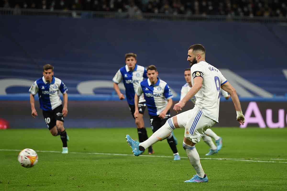 Real Madrid, 3 - Alavés, 0: El Madrid espabila