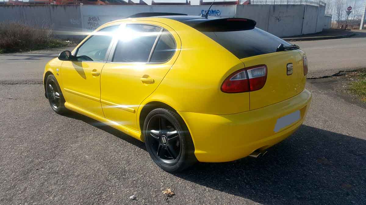 Seat León amarillo