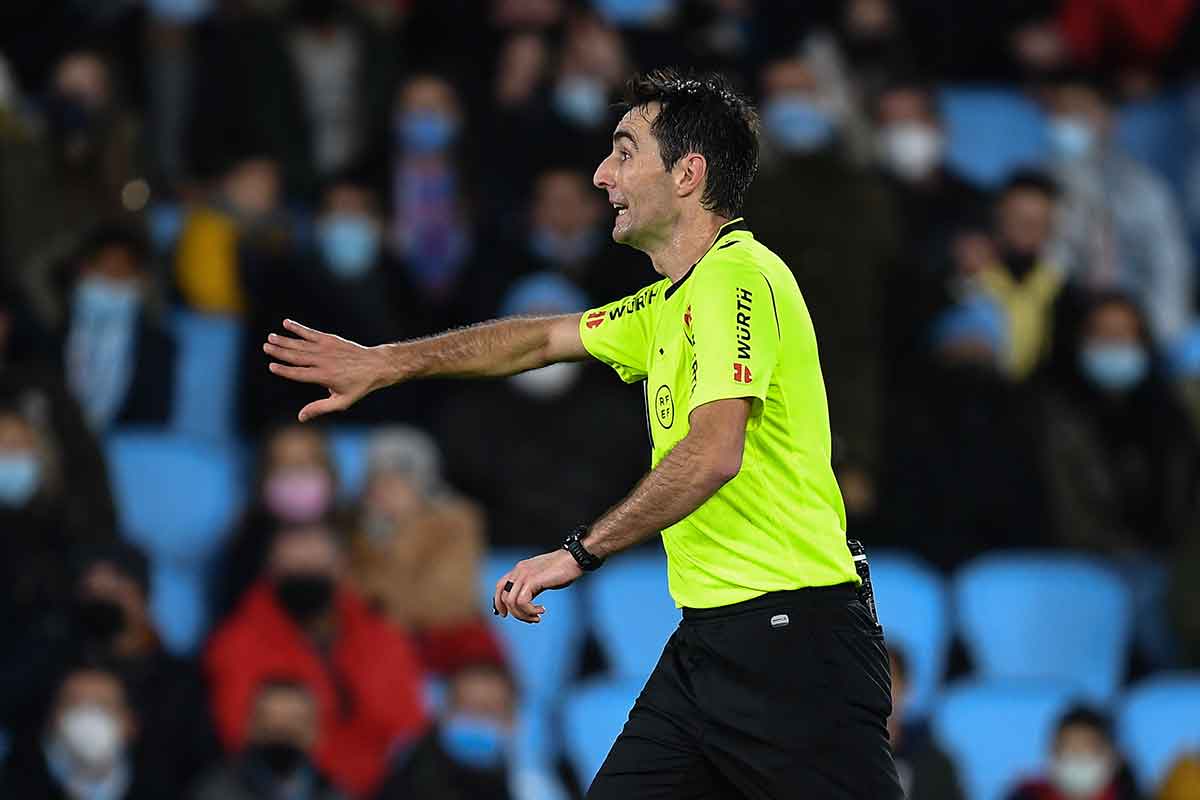 De Burgos Bengoetxea en el Osasuna, 1 - Real Madrid, 3