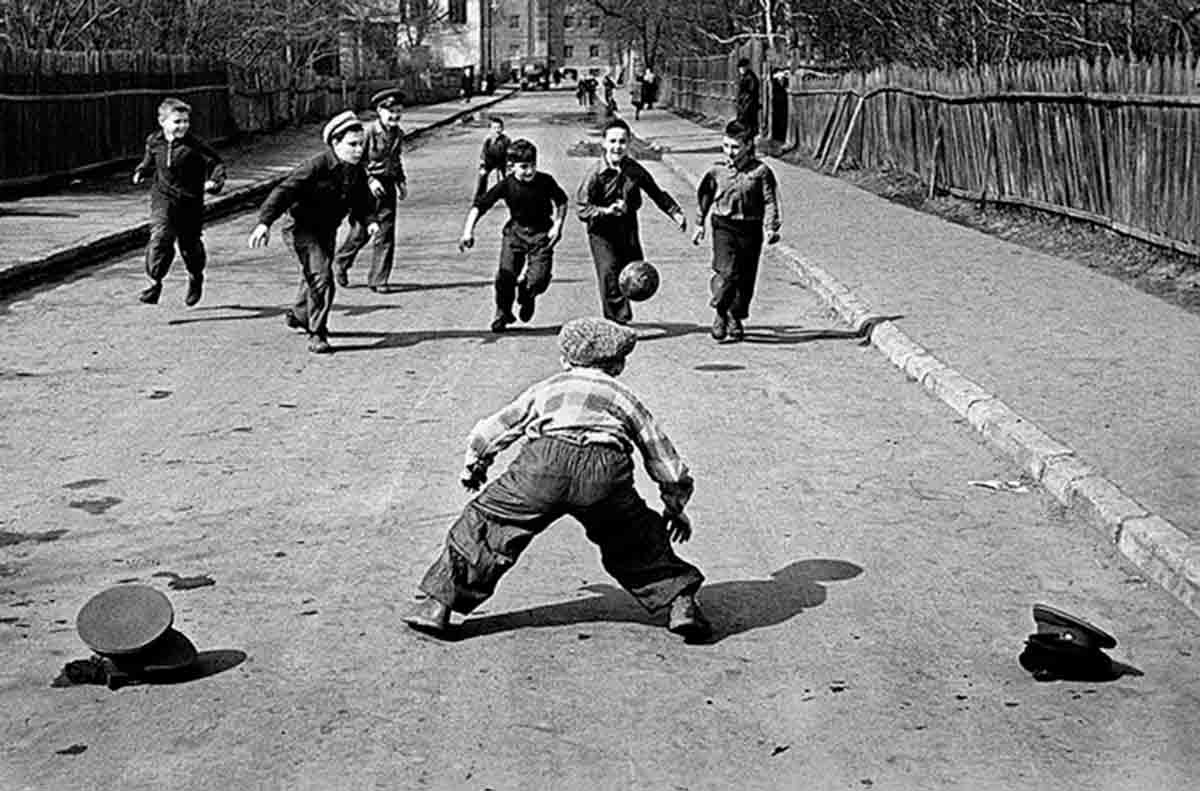 Niños jugando en la calle