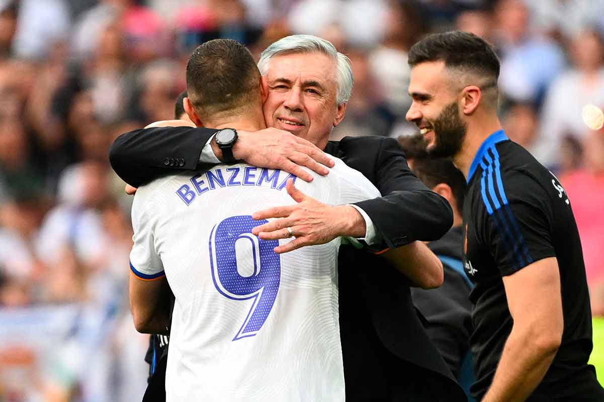 Ancelotti abraza Benzema