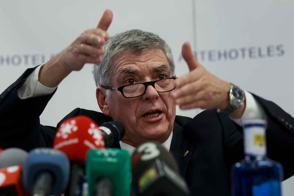 Villar pagó 117 millones en B a los árbitros