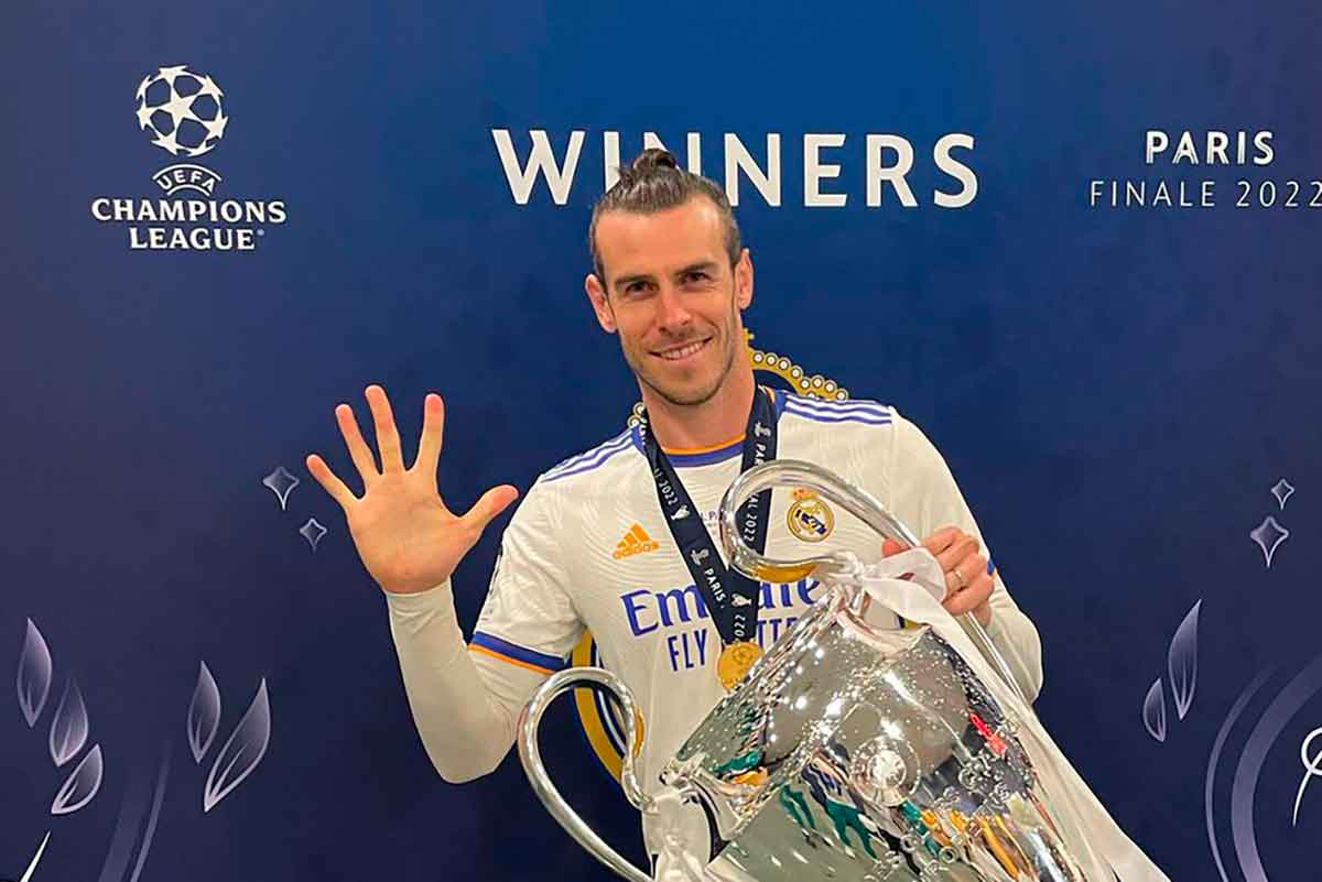 Bale dice adiós 