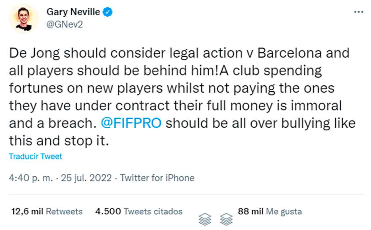 Tuit Gary Neville