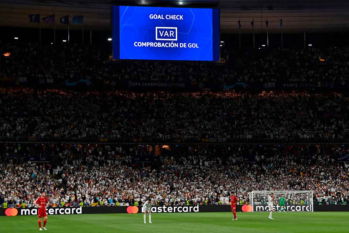 VAR gol Benzema final Champions Real Madrid Liverpool