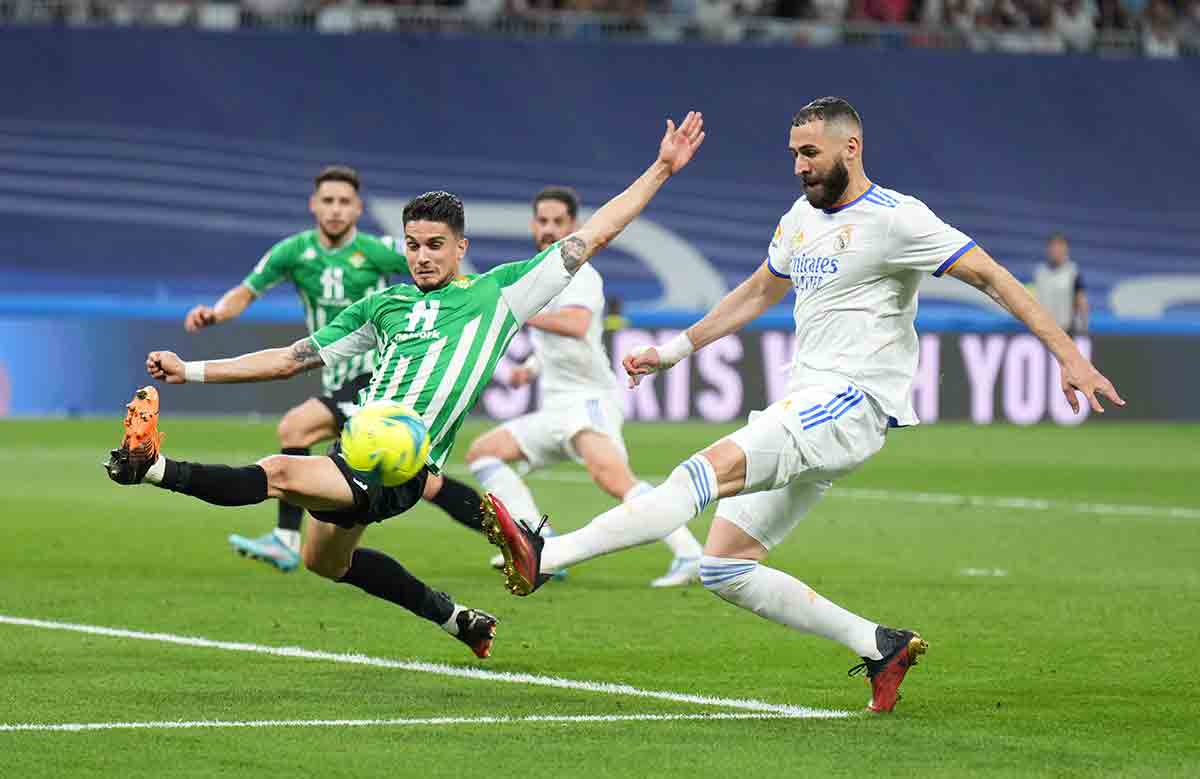 Benzema Bartra Real Madrid Betis