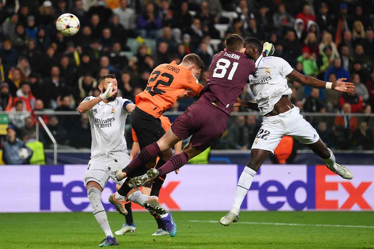 1-1: Clasificados con sangre
