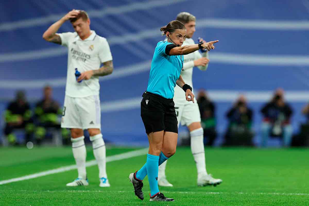 Stéphanie Frappart en el Real Madrid, 5 - Celtic, 1