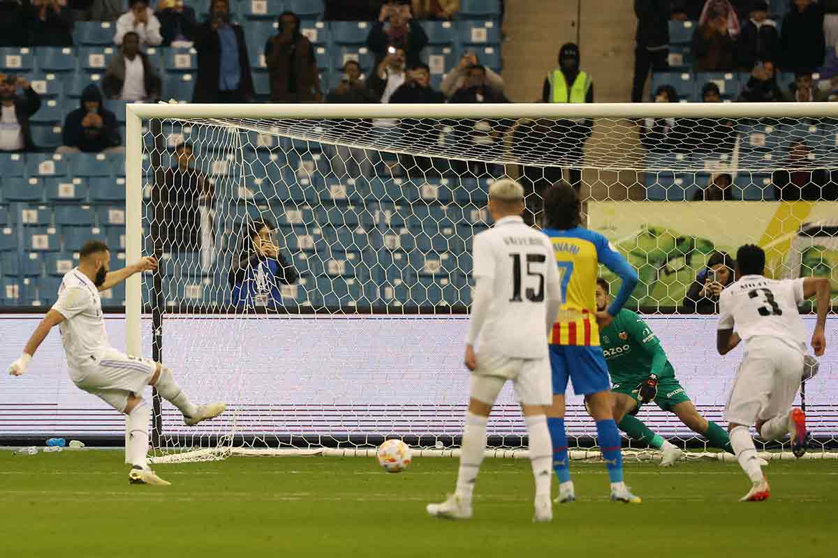 Gol Benzema penalti Valencia Supercopa