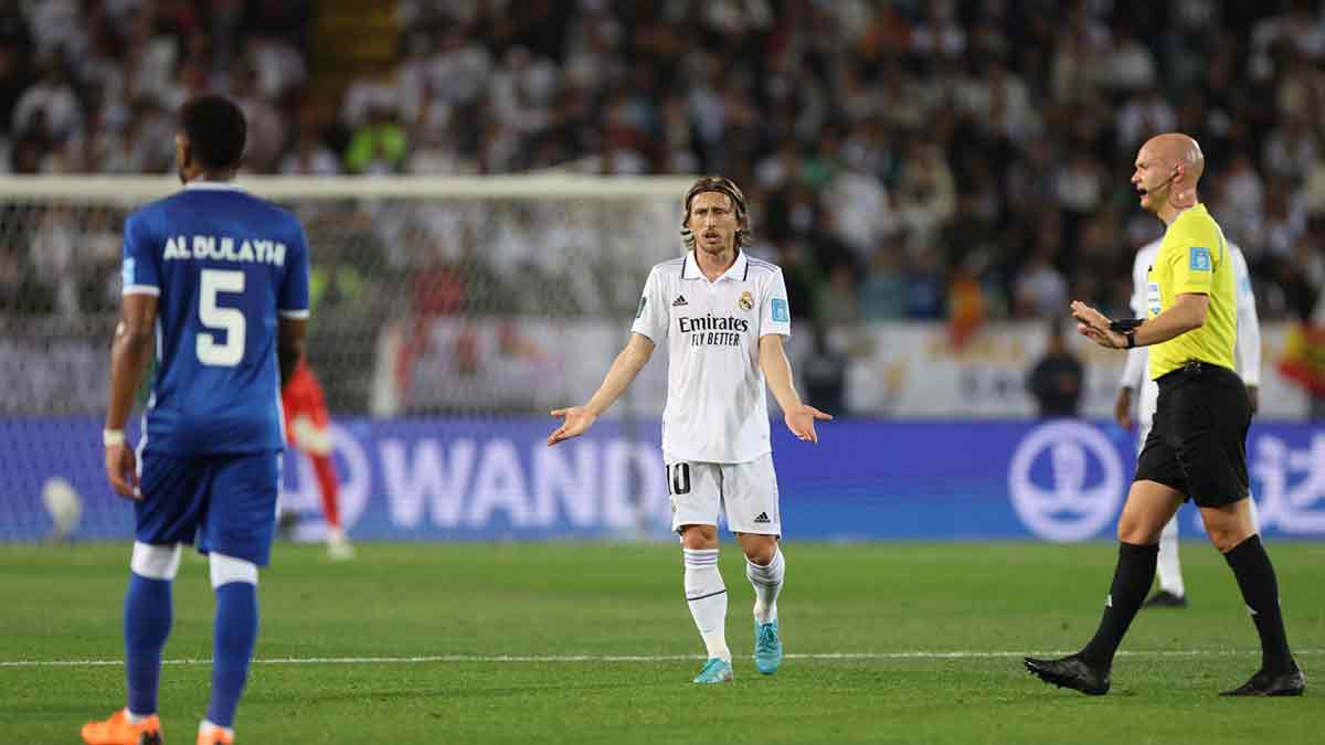 Anthony Taylor en el Real Madrid, 5 - Al Hilal, 3
