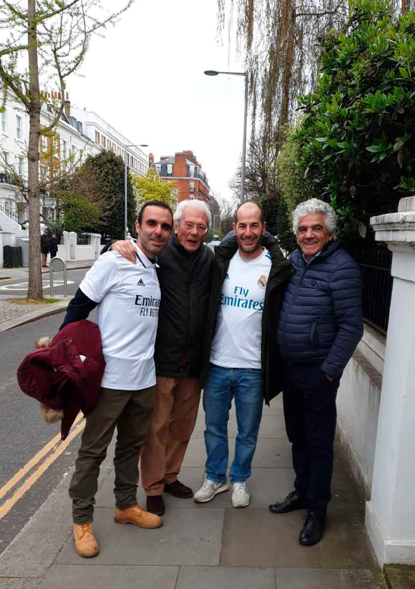 Manuel López y acompañantes en Londres. Chelsea Real Madrid