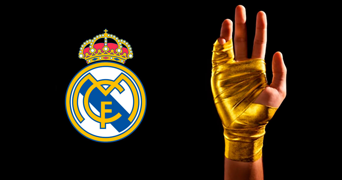 Mano Karim Benzema Balón de Oro escudo Real Madrid