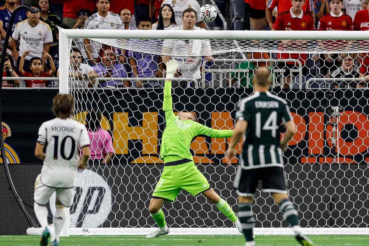 real madrid portero 2021