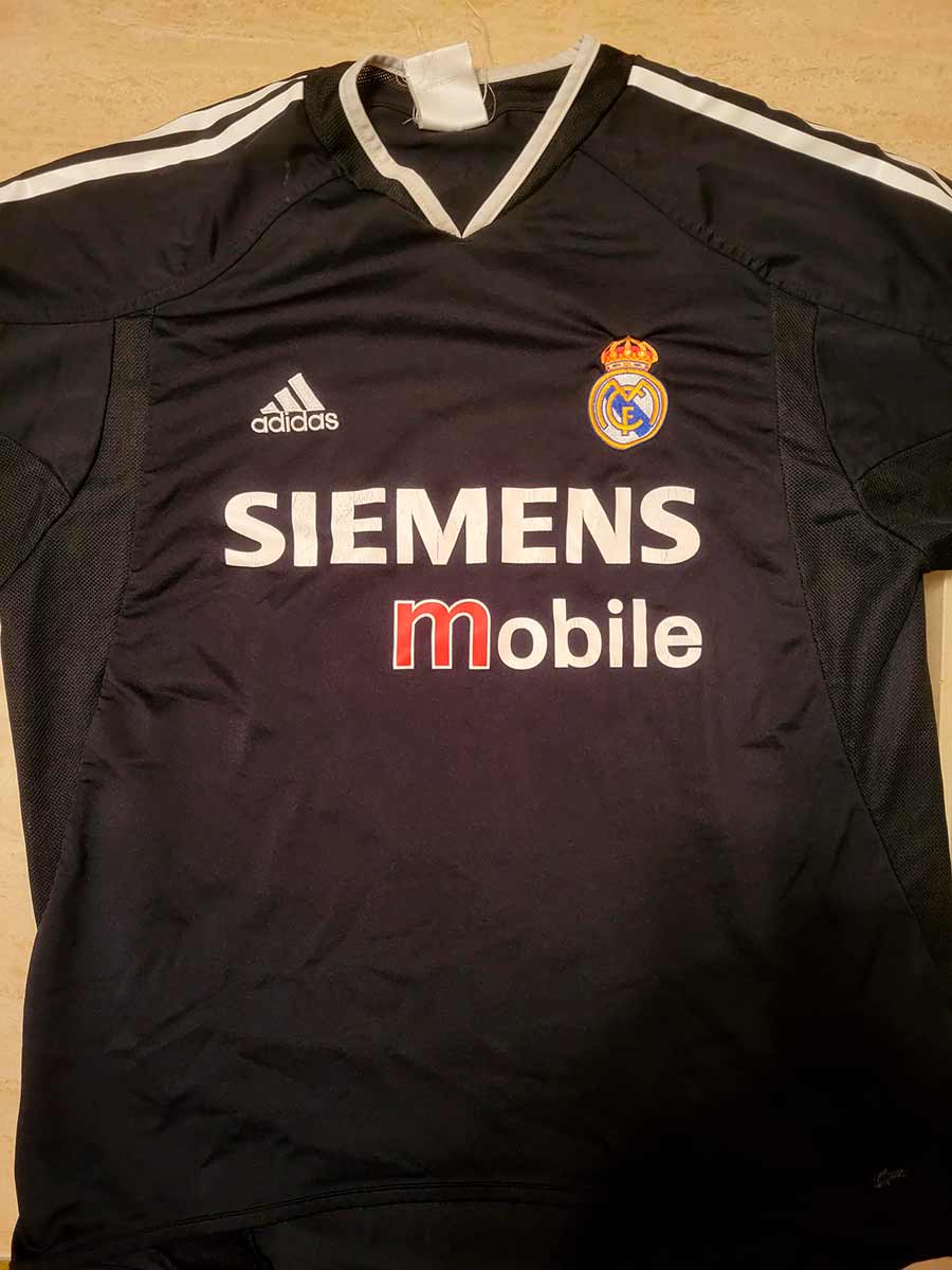Camiseta negra del Real Madrid