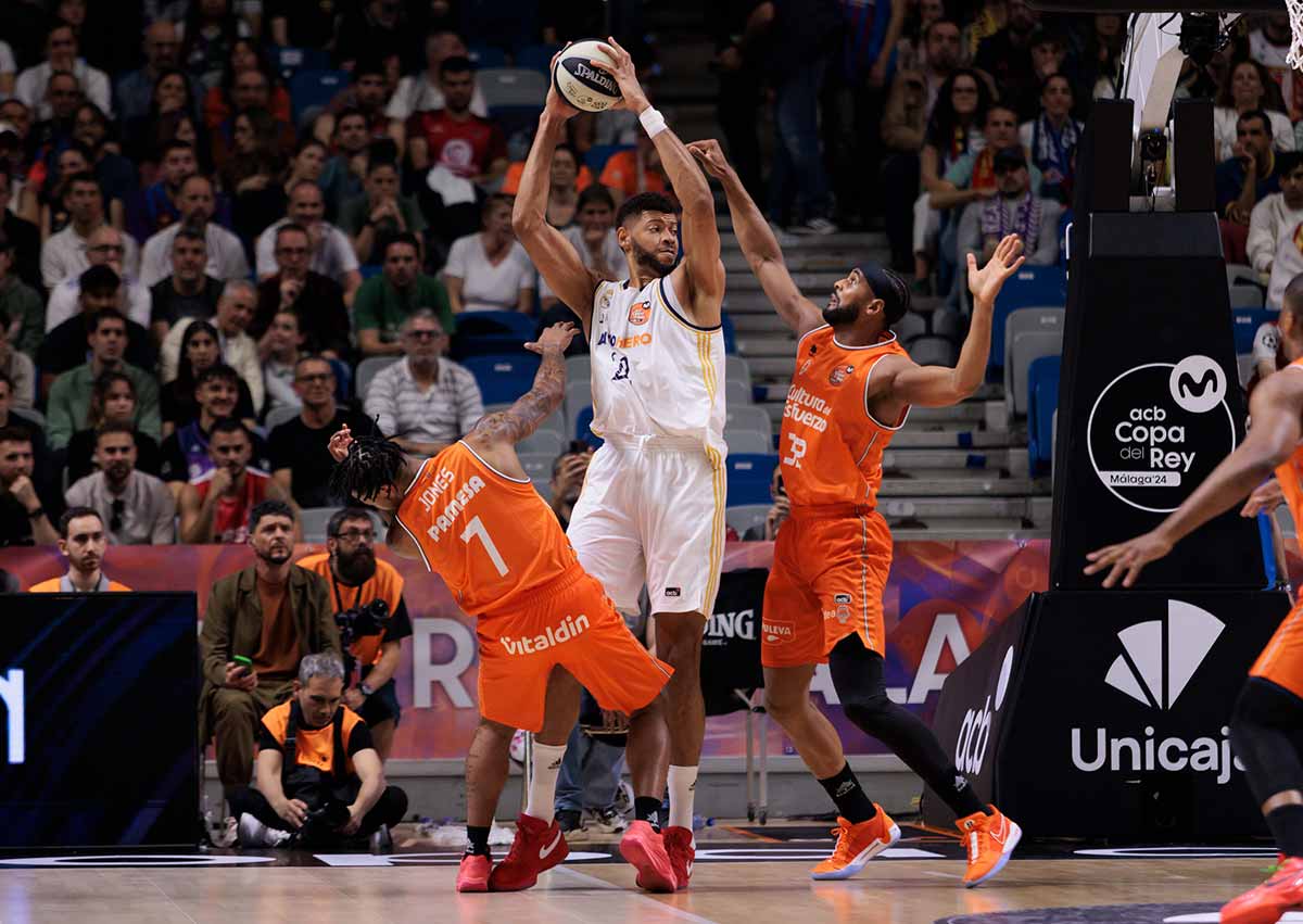 95-76: De enamorados y del destino