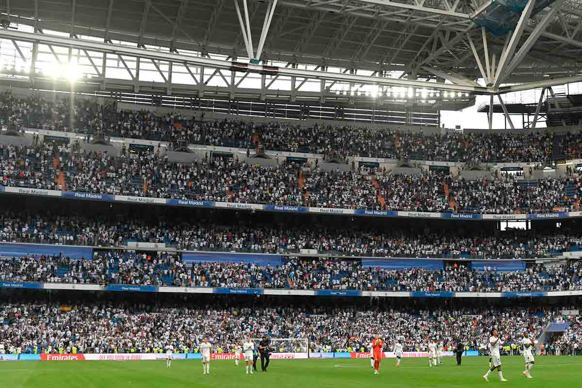 Un Bernabéu lleno de meones