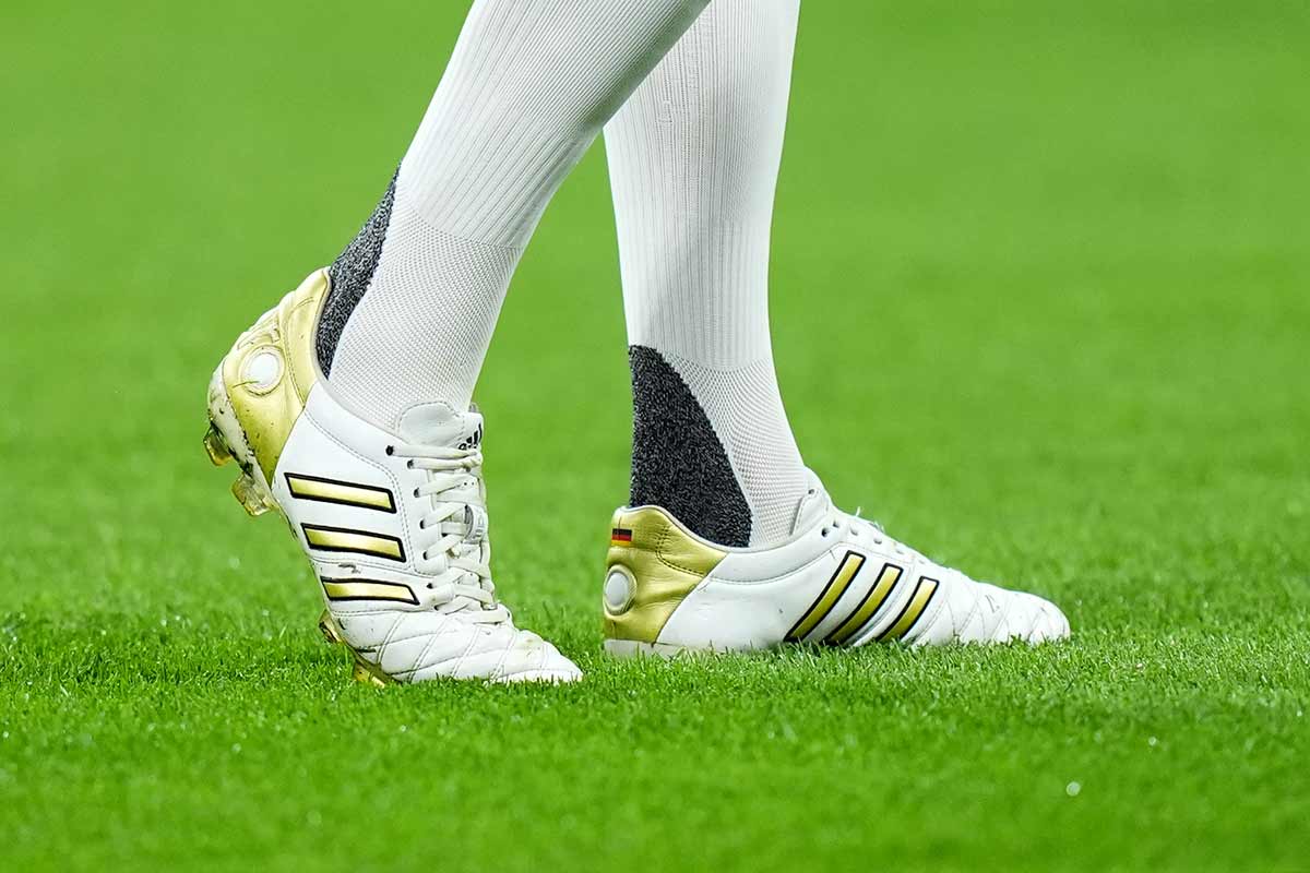 A Kroos the universe