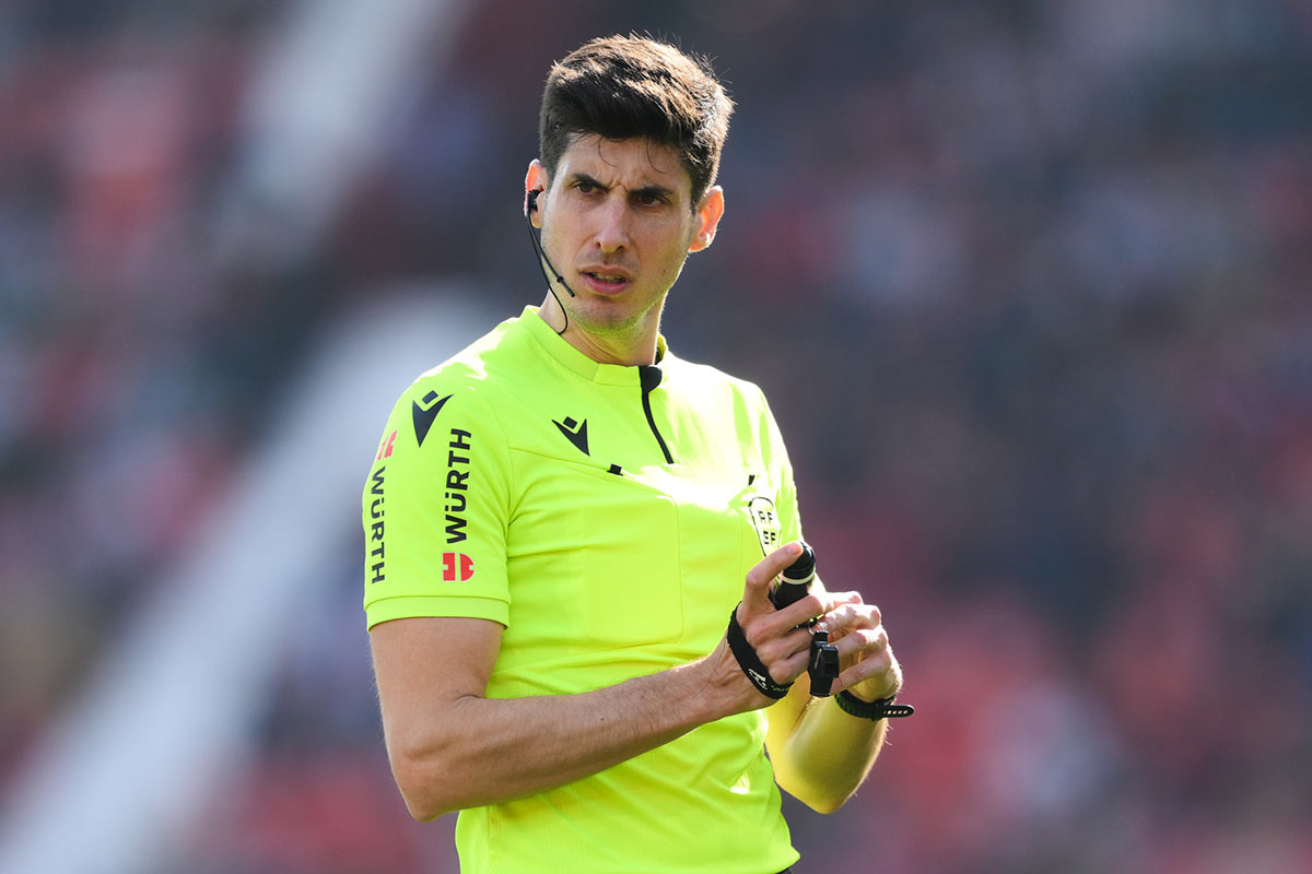 ¿Hubiese pitado Busquets si el partido hubiera ido en serio?