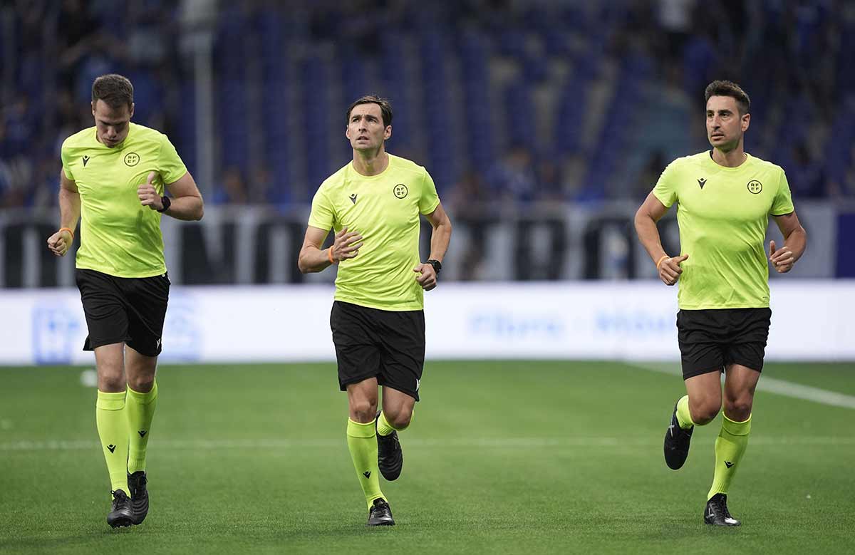 De Burgos Bengoetxea en el Real Oviedo - Real Madrid