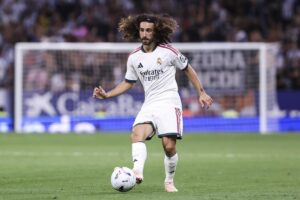 Debut en el Bernabéu y homenaje a los campeones