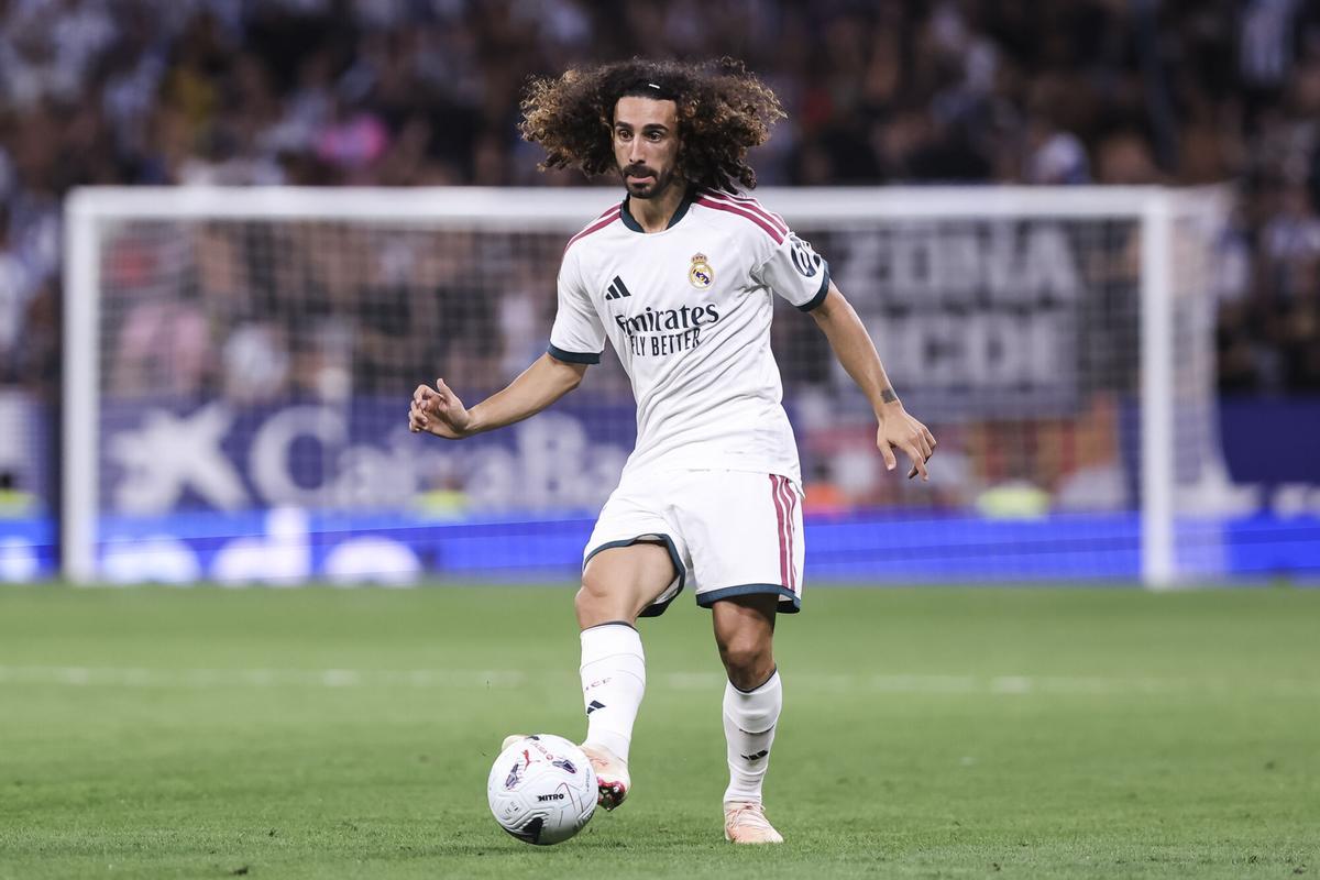 Debut en el Bernabéu y homenaje a los campeones